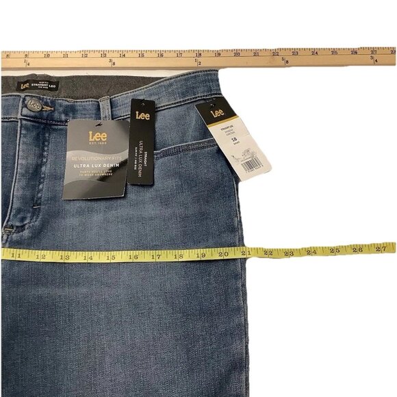 NWT Lee Slim Fit Straight Leg Mid-Rise Stretch Blue Jeans Womens Size 18 Short - Picture 6 of 9